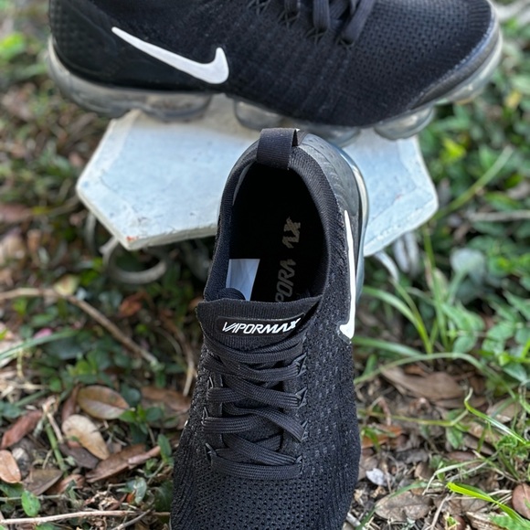 Wmns Air VaporMax Flyknit 2 ‘Black White’ 942843-001 sze 7.5 - Picture 7 of 8